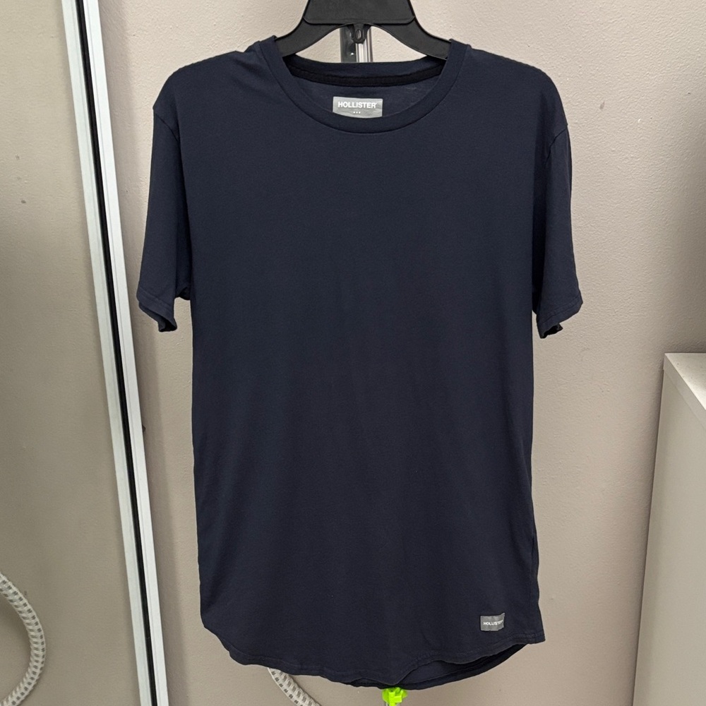 Hollister Men's Dark Blue Longline Fit Short Sleeve Tee